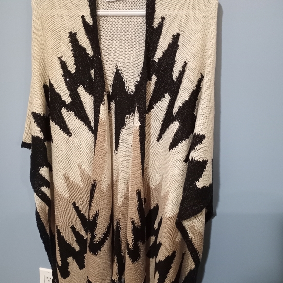 Joseph Ribcoff Poncho - Picture 2 of 2